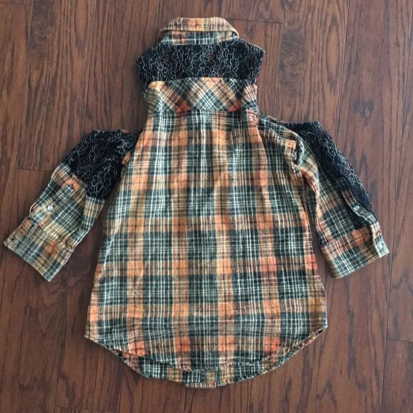 Gimmicks cold shoulder flannel. XS - Picture 4 of 5